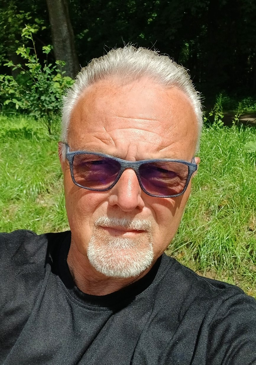 9783742328311_autorenbild_01.jpg