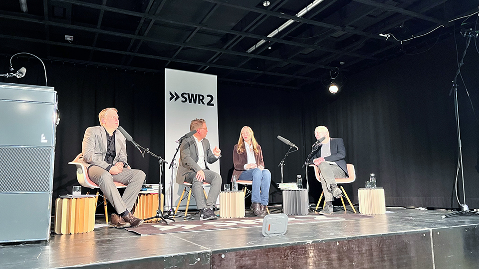 SWR Bestenliste: Buchhandlung Schneider-Jung hautnah dabei SWR Bestenliste: Buchhandlung Schneider-Jung hautnah dabei